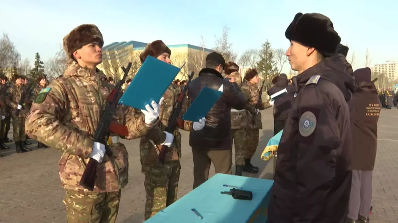 Президент: Армия жастарды еліміздің нағыз азаматы етіп тәрбиелеуі керек