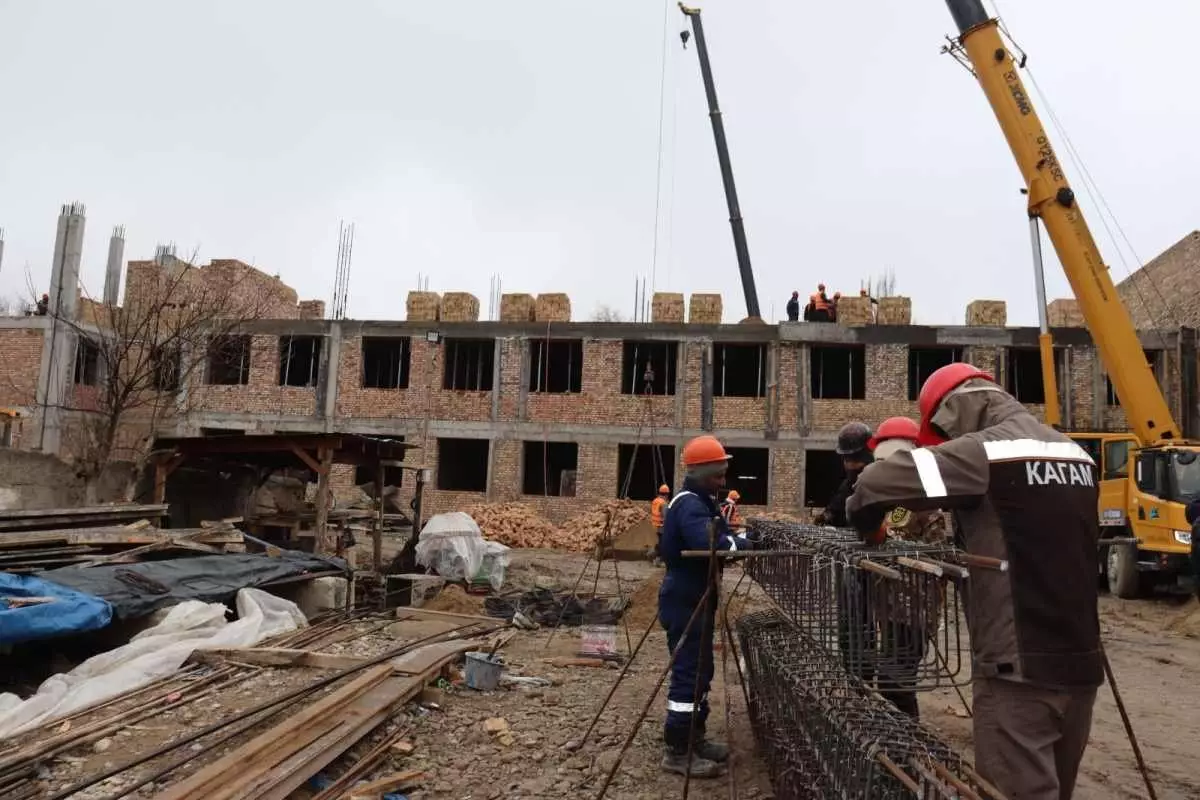 Мажилисмены проверили ход строительства нового корпуса школы в Таразе