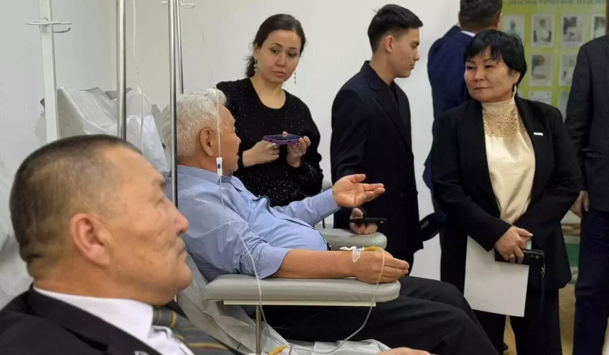 Депутаты посетили госпиталь для ветеранов в Астане