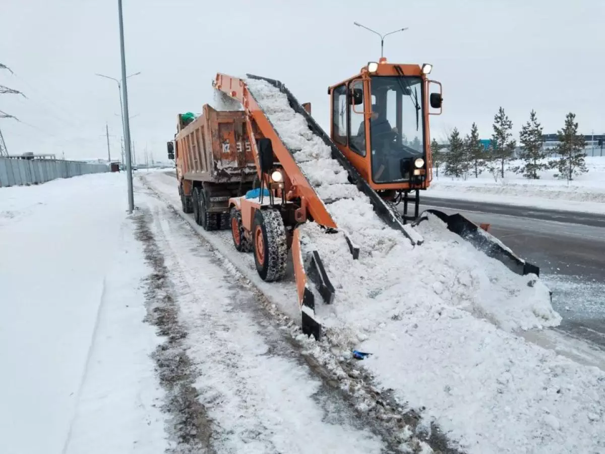 Астанада қар күреу жұмысы тәулік бойы жүріп жатыр
