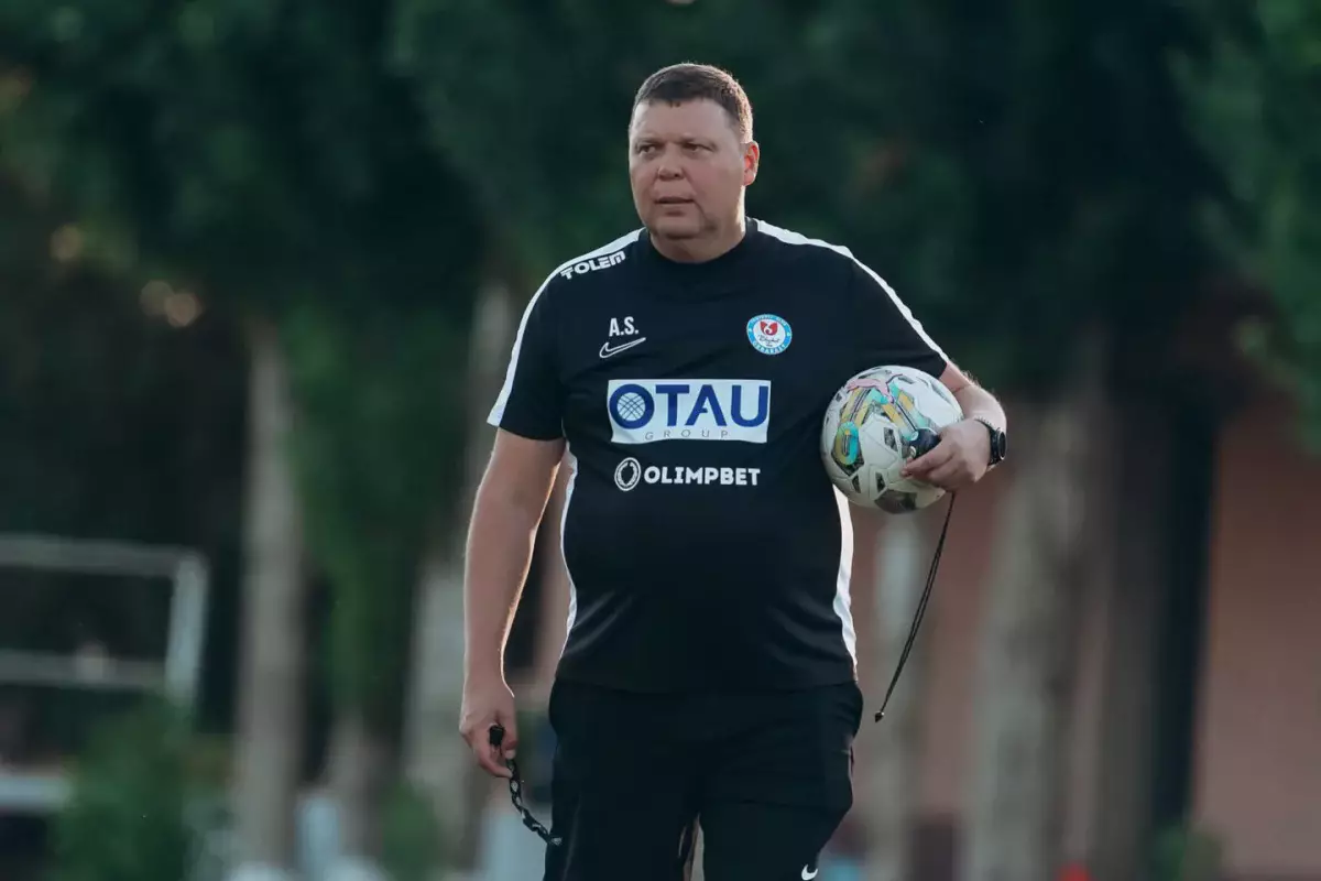 Самат Смақовпен жұмыс істеуден бас тартты? Беларусь бапкері Қазақстанға не үшін келмейтін болған?