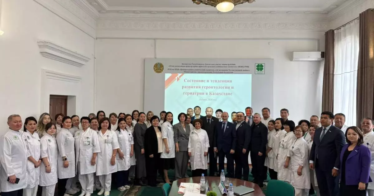  Мәжіліс депутаттары Астанадағы ардагерлерге арналған госпитальге барды 