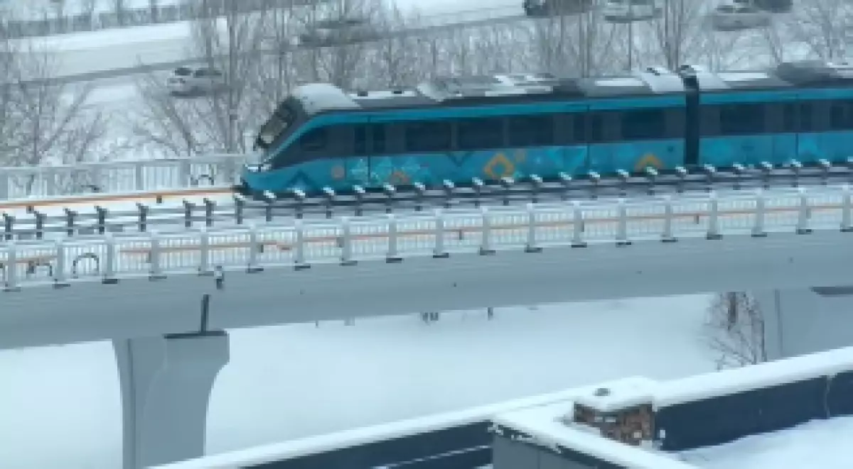 Проезд LRT произвел впечатление на жителей столицы (ВИДЕО)