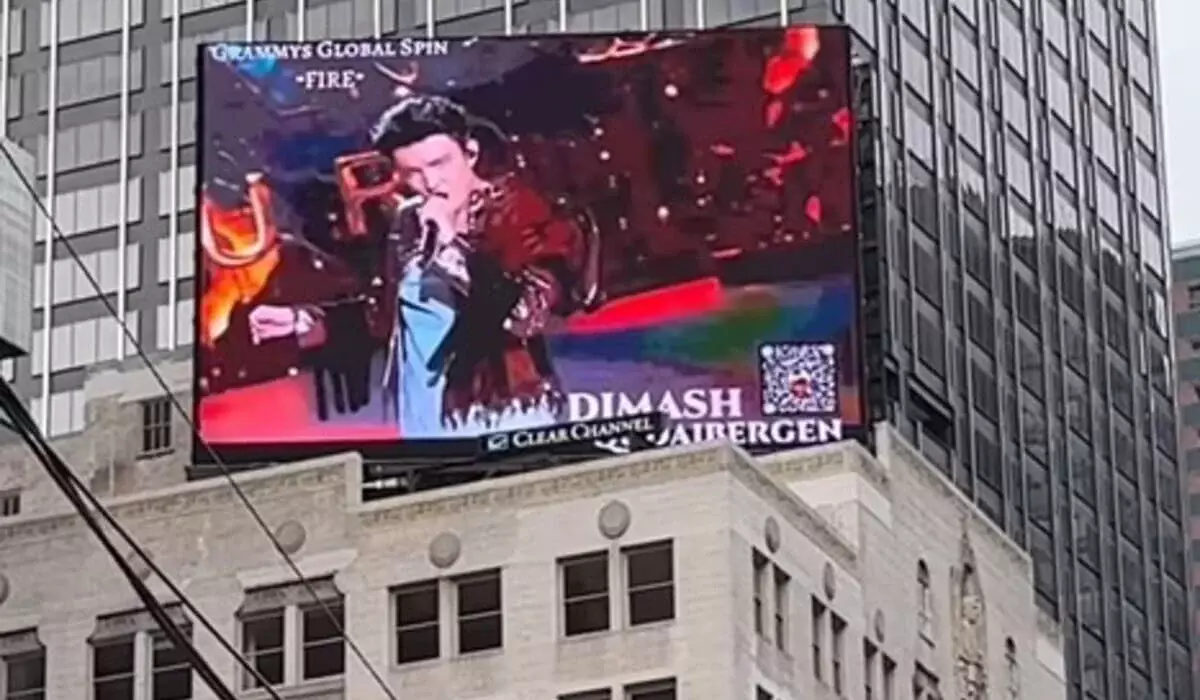 Димаш Кудайберген появился на экранах Times Square в новогоднюю ночь