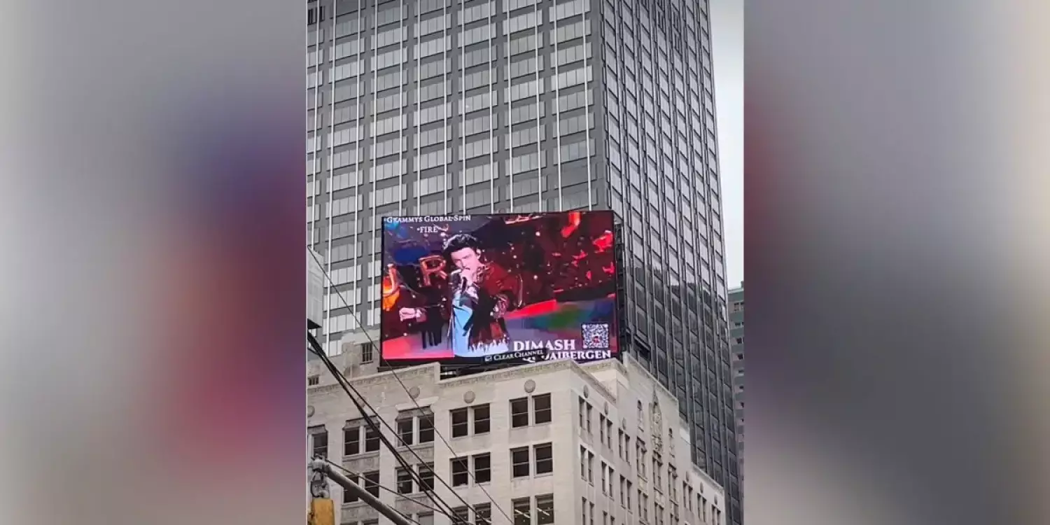 Димаш Құдайберген Нью-Йорктегі туристерді таң қалдырды