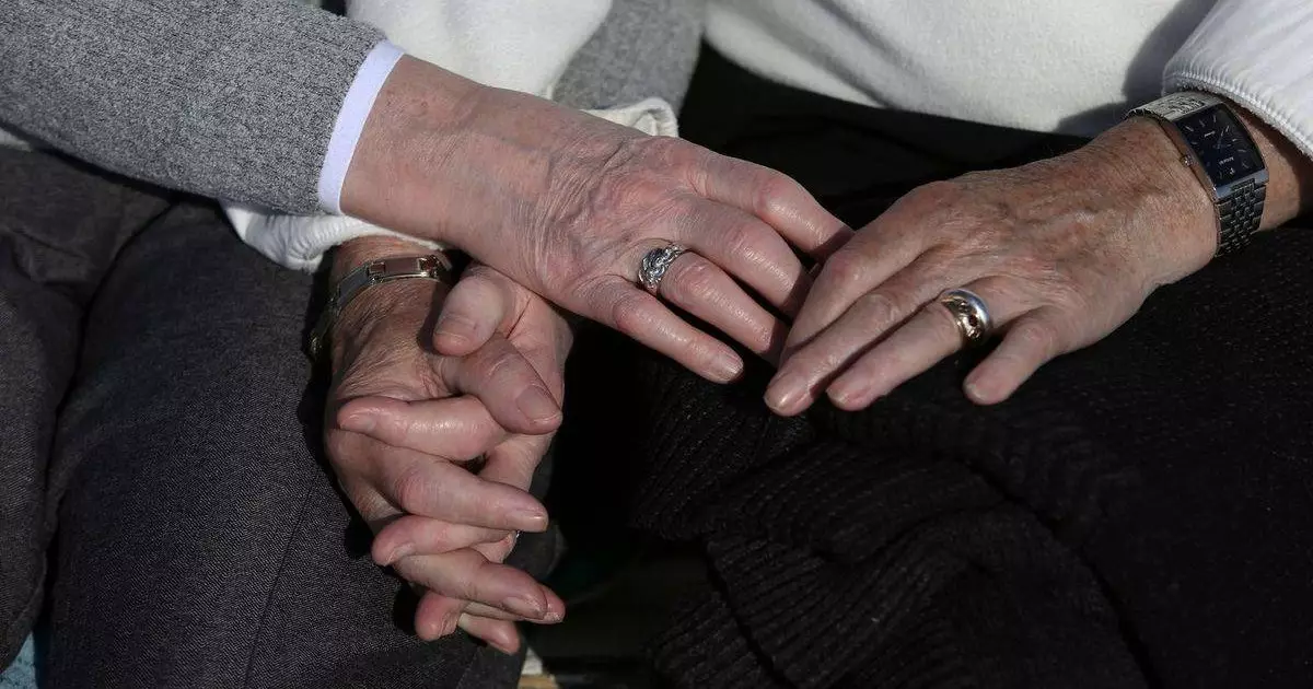  `Нұрғали атамыздан асып түсті`: Алматыда 85 жастағы қария шаңырақ көтерді (ВИДЕО) 