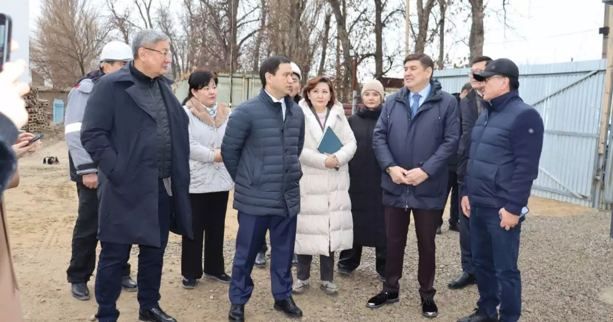  Мәжіліс депутаттары Тараздағы мектептің жаңа ғимаратының құрылысымен танысты 