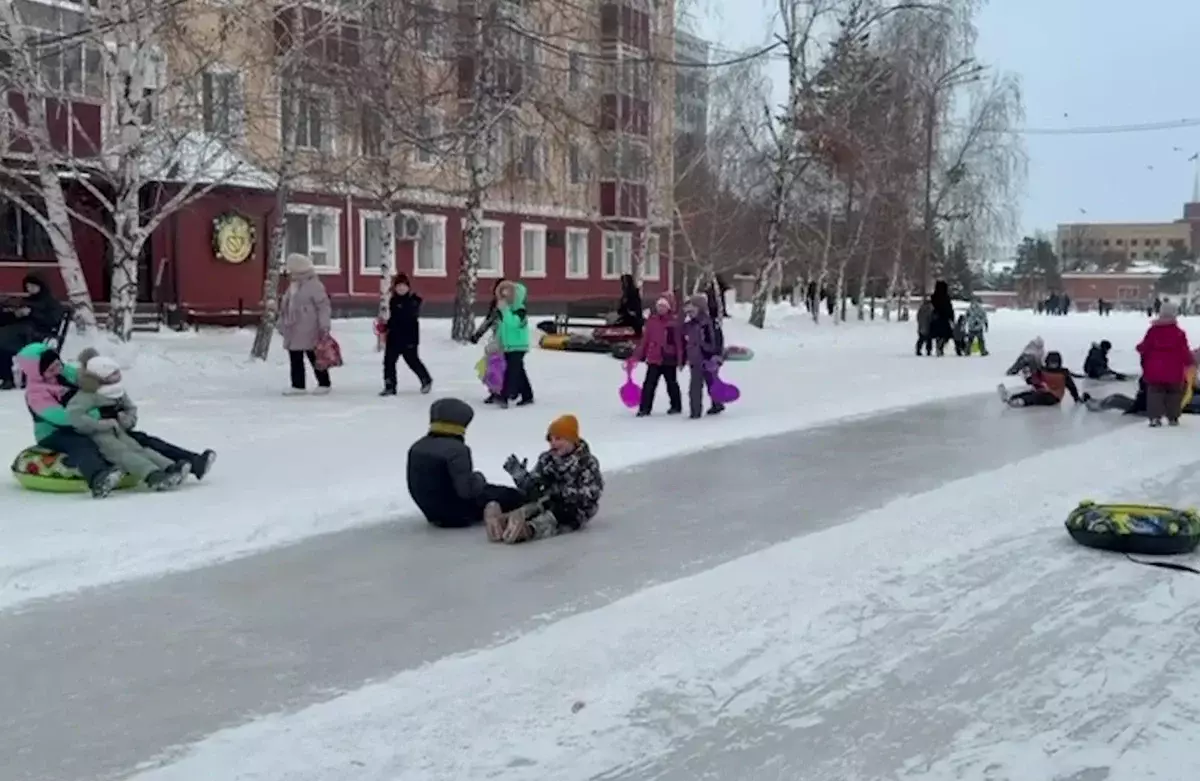 Развлечения с последствиями: зимние горки в Костанае стали травмоопасными