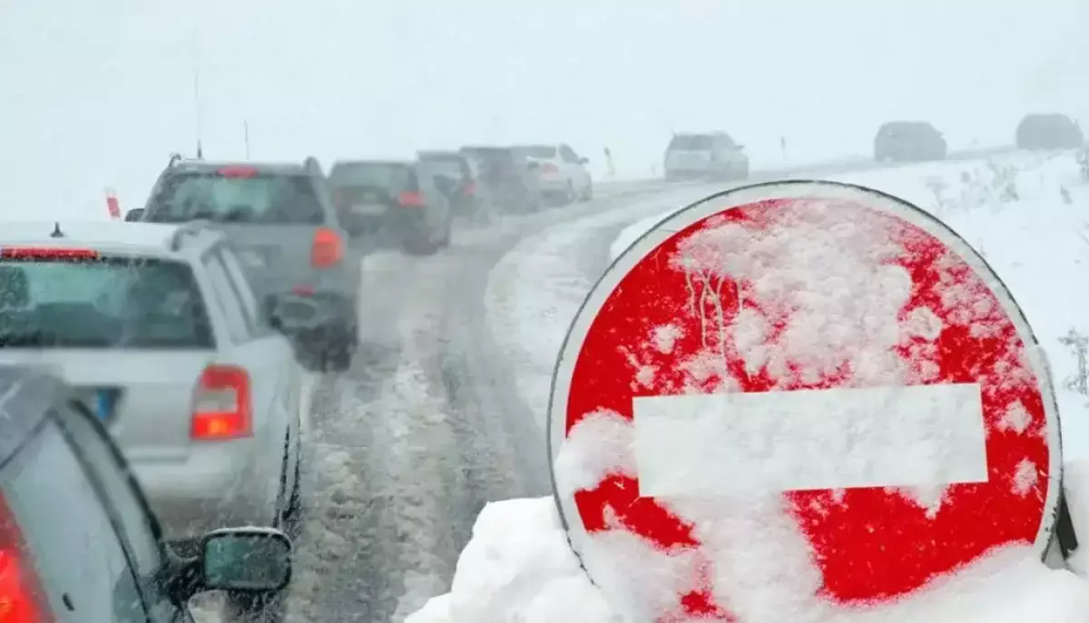 Ауа райына байланысты екі облыста республикалық жолдар жабылды