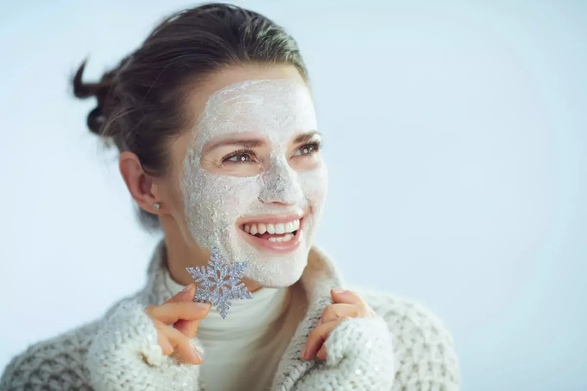 Почему зимой сохнет кожа и как её защитить