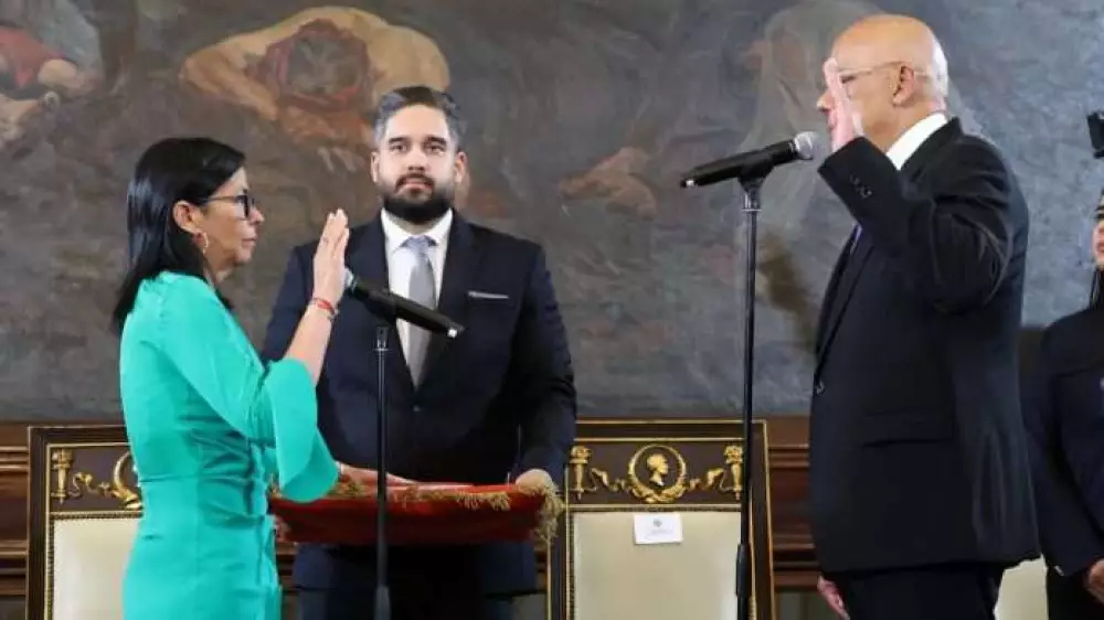 Делси Родригес приведена к присяге в качества исполняющей обязанности президента Венесуэлы