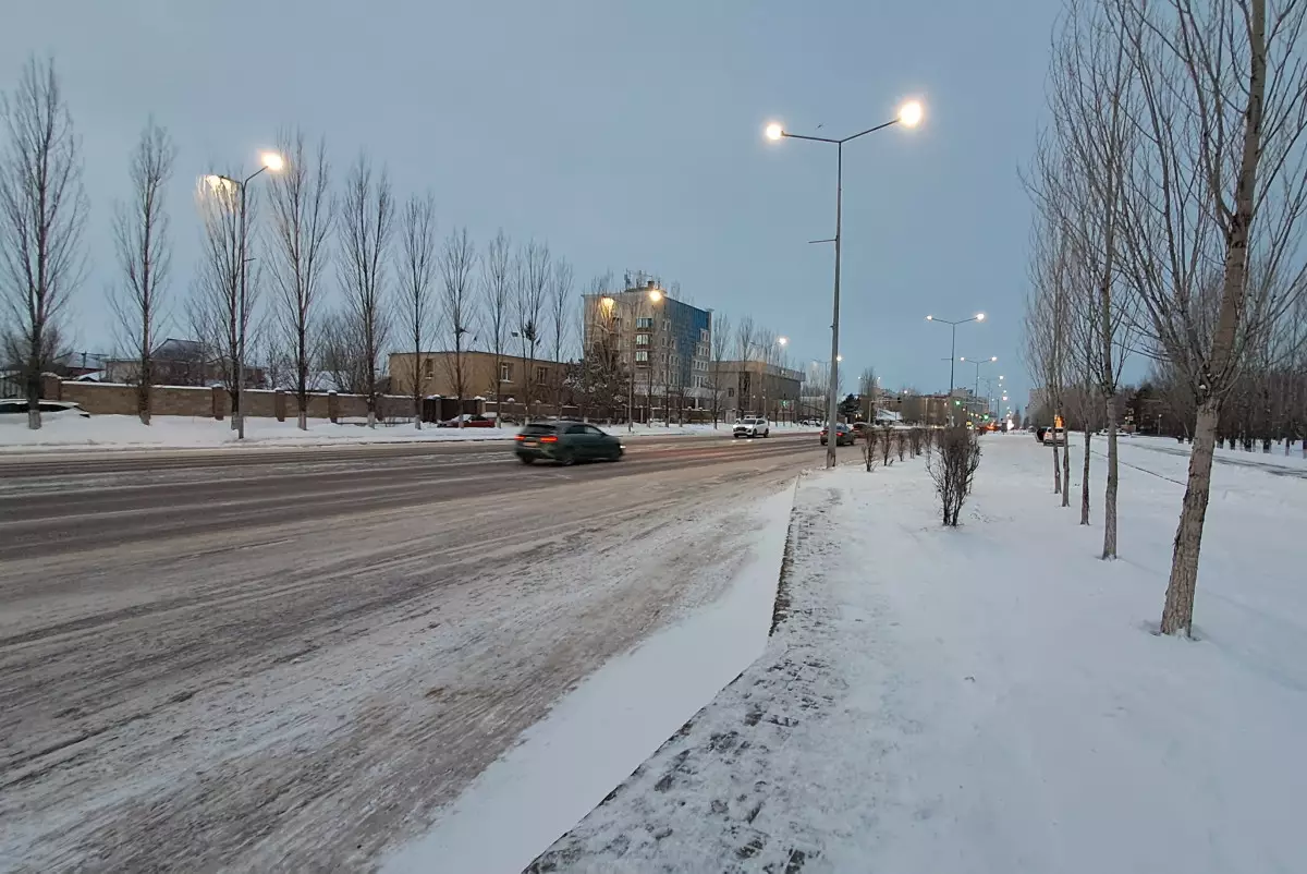 Шторм накрыл Казахстан: метель, гололёд и ветер до 28 м/с