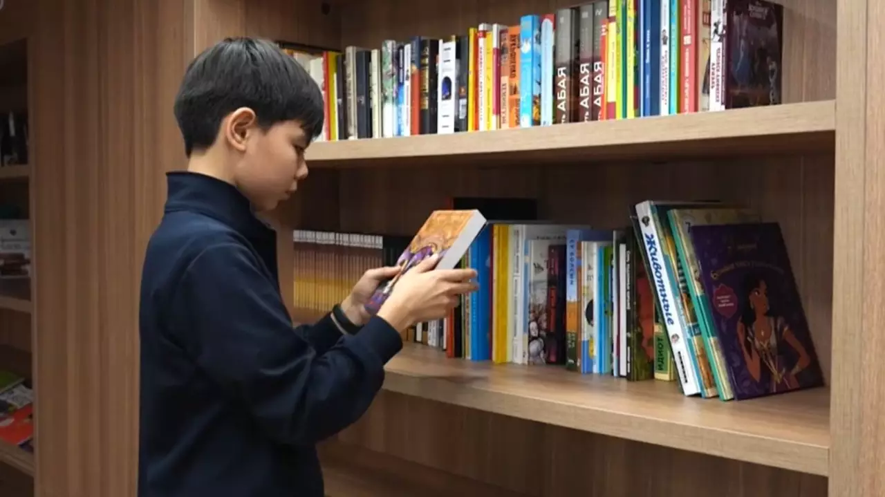 Шымкенттік кітапқұмар оқушы білімімен таңғалдырды