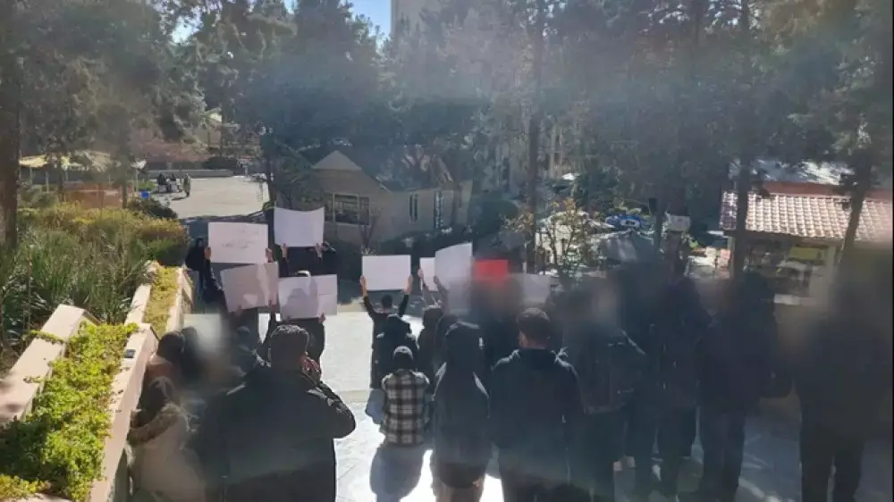 Протесты в Иране: СМИ сообщили о 35 погибших и более 1200 арестованных