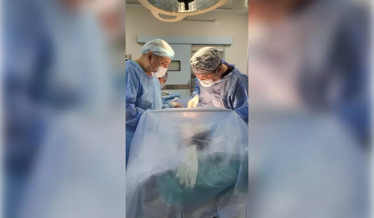 Четырехлетнего ребенка с редкой опухолью брюшной полости спасли в Шымкенте