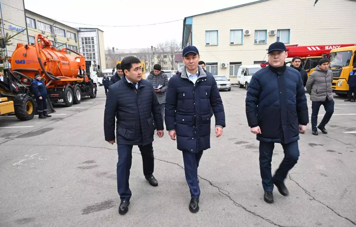 Дархан Сатыбалды ознакомился с внедрением цифровых решений и ИИ в системах жизнеобеспечения города