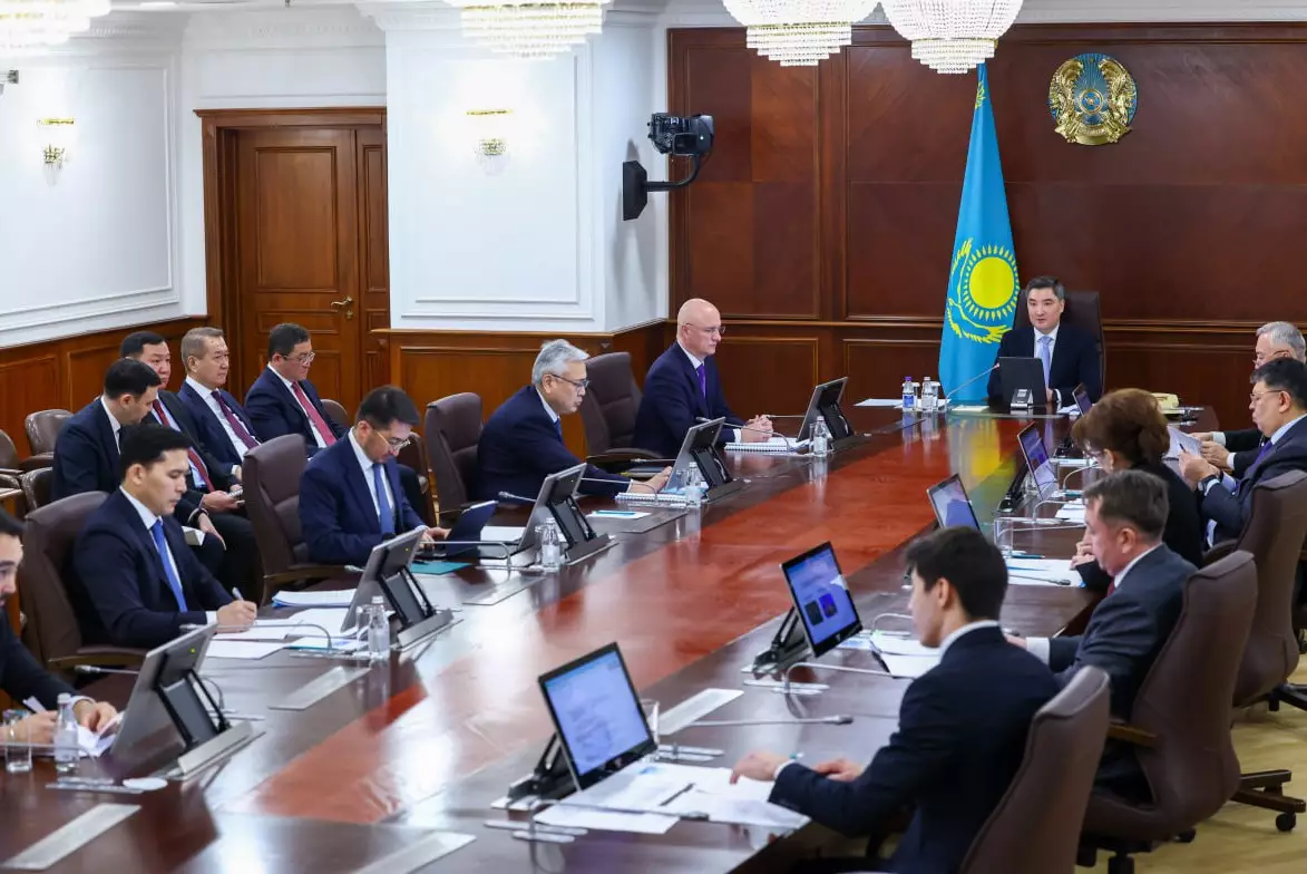 Олжас Бектенов поручил максимально экономить бюджетные средства