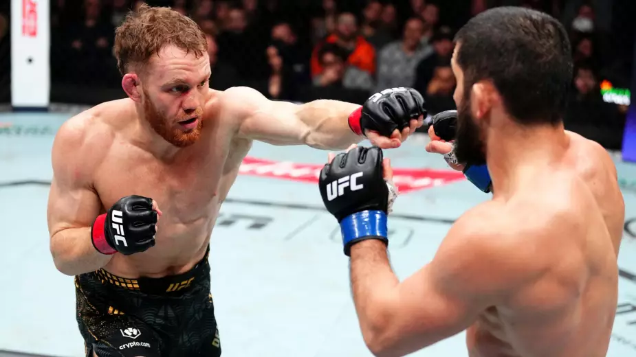 Экс-чемпион UFC принял вызов от бразильского нокаутера