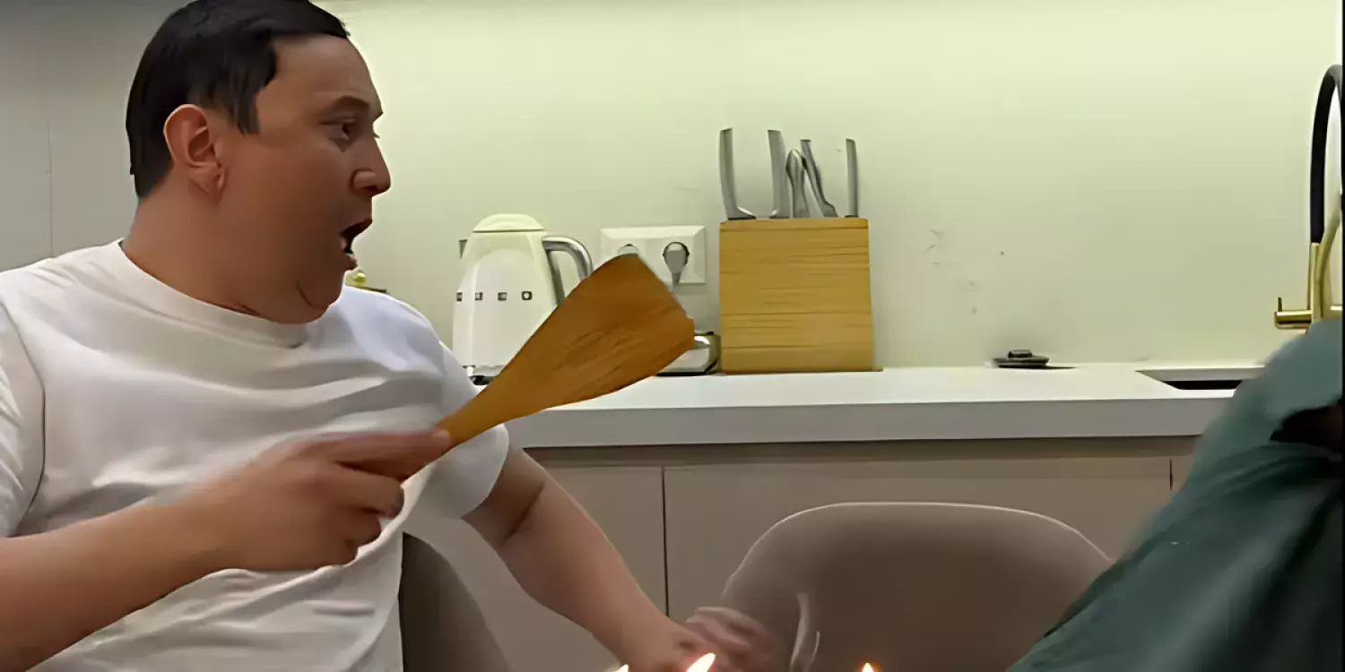 «Бір шапалақ бере алмай жүр едім»: Қайрат Әділгерей әйелін ұрып құлатты