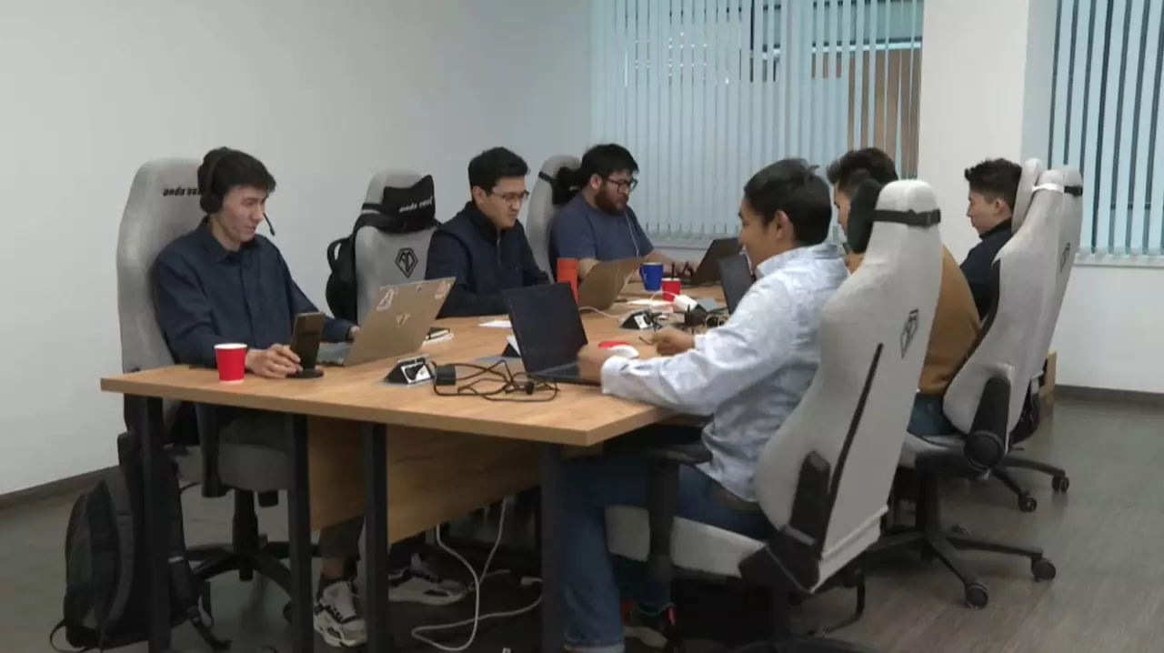 Елде алты спутник экспортқа шығарылады