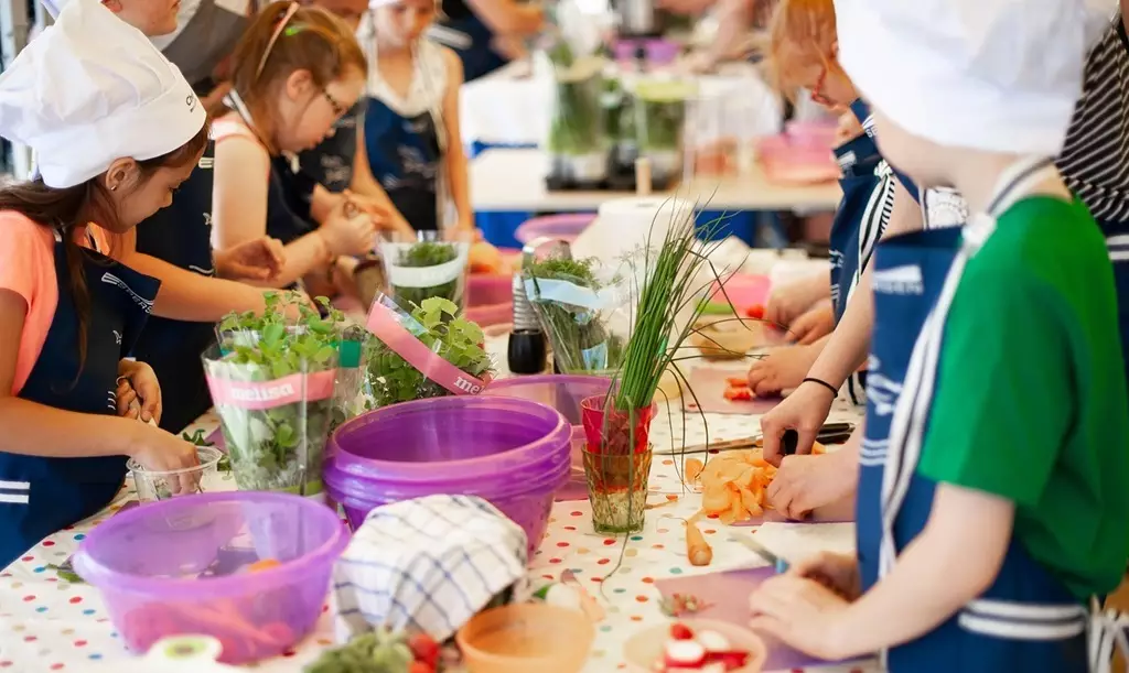 15,4 млрд тенге выделили в 2025 году акиматы на бесплатное питание дошколят