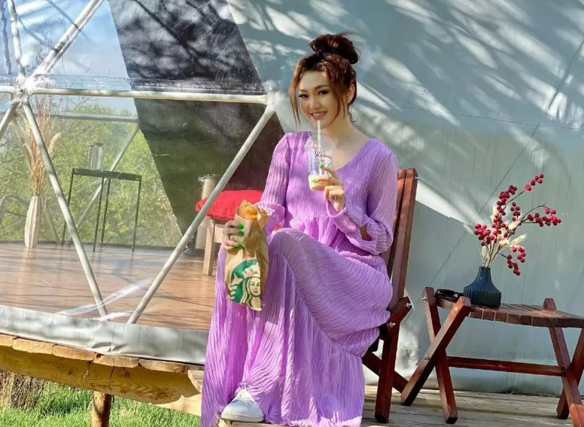 Клип Ерке Есмахан и AZ снова стал вирусным в сети (ВИДЕО)