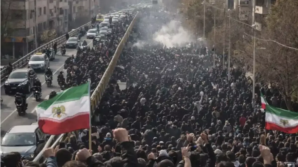 Reuters: Ирандағы жаппай наразылық кезінде кемінде 16 адам қаза тапты