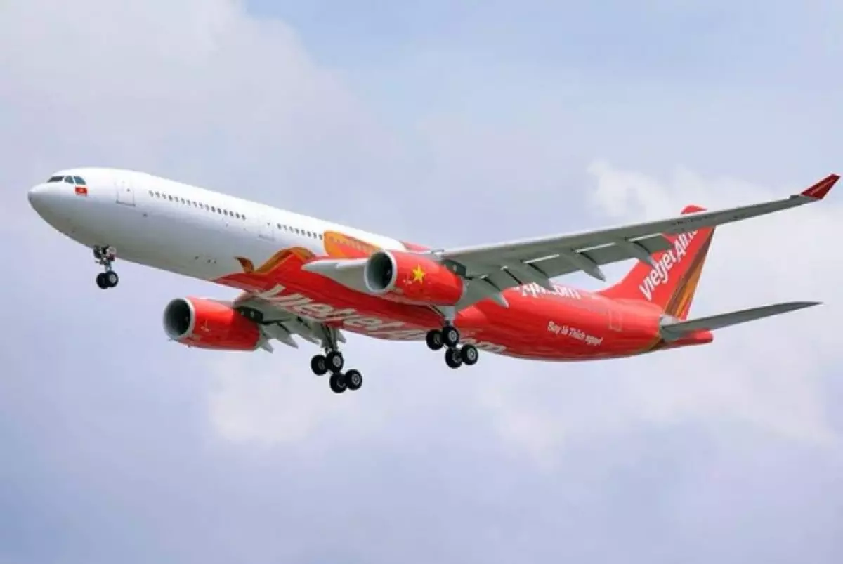 Казахстанцы вторые сутки не могут улететь из Астаны во Вьетнам (ВИДЕО)