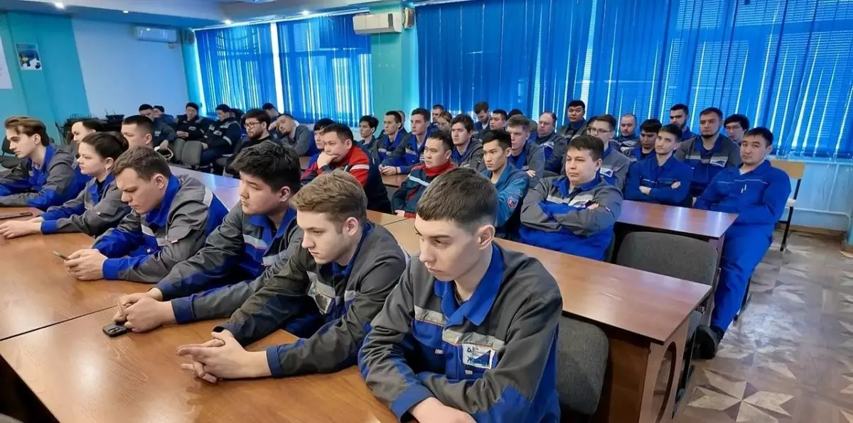 В Усть-Каменогорске с рабочей молодежью проводят профилактические беседы о правонарушениях