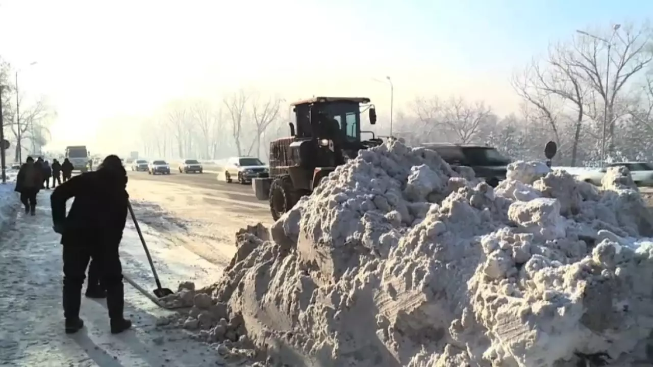 Снег расчистят на окраинах Усть-Каменогорска