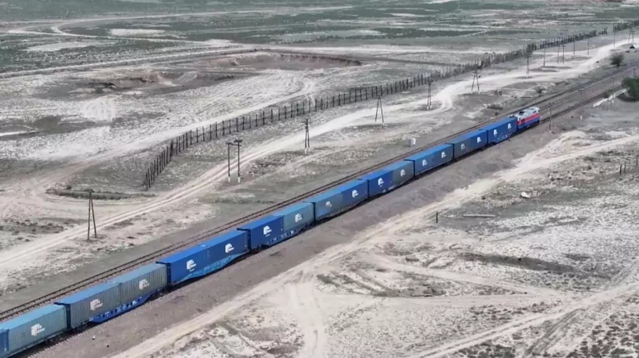 Елде 12 халықаралық көлік дәлізі бар