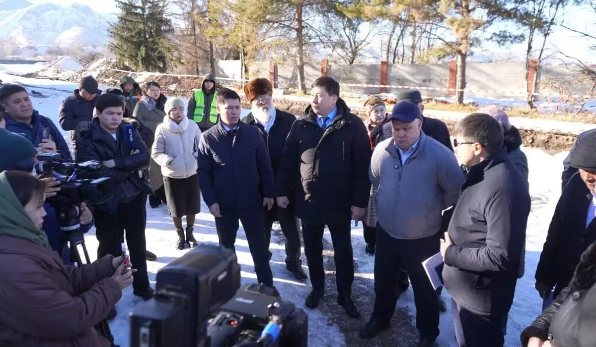 Депутаты Мажилиса проверили ход строительства магистрального водовода в Талгаре