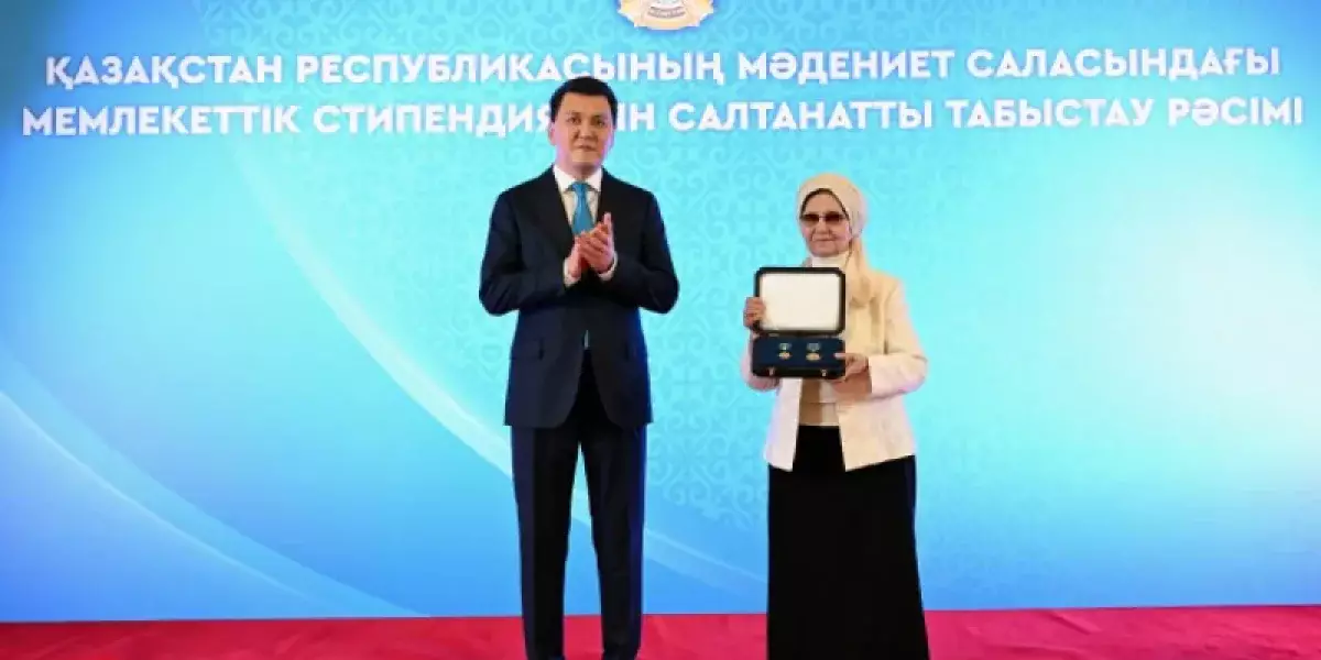 Бауыржан Момышұлының туыстарына Президент атынан Алтын жұлдыз бен «Отан» орденін тапсырды