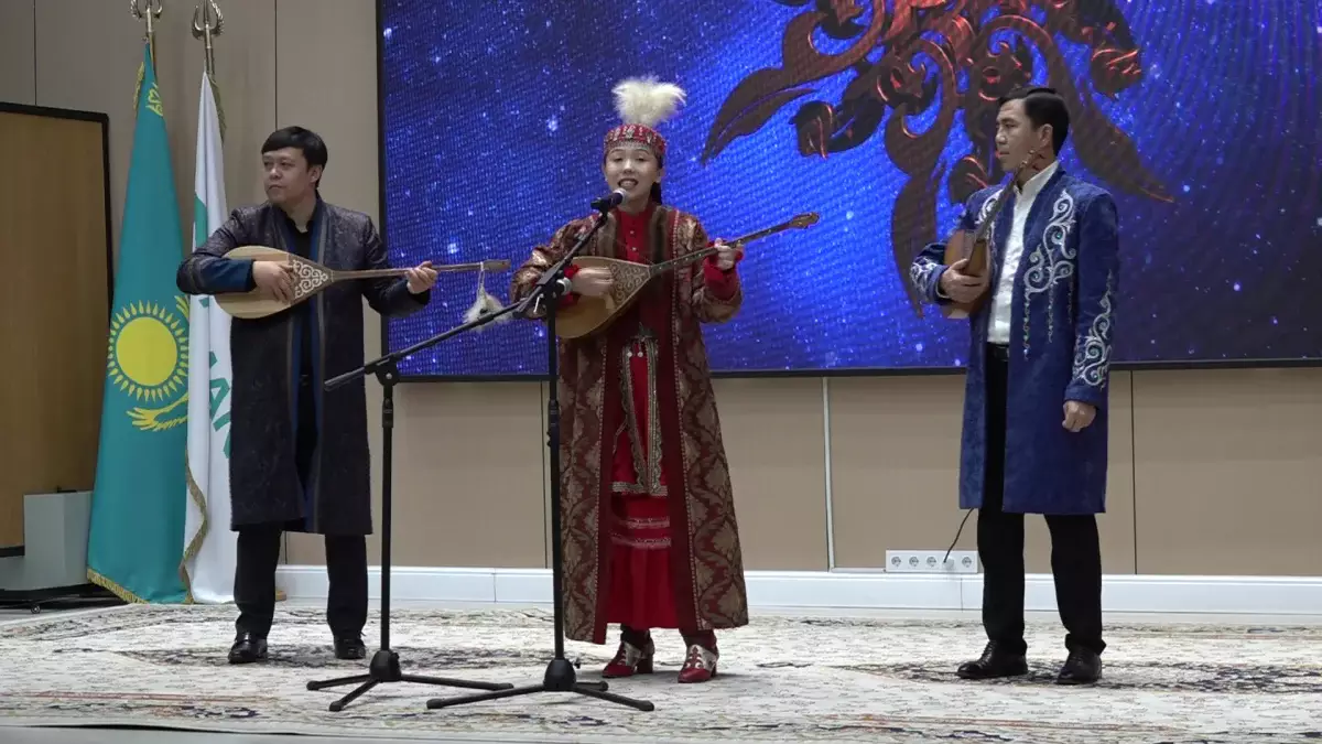 Алматыдағы «Шаңырақ» қарттар үйінің тұрғындарына әншілер тосын сый жасады