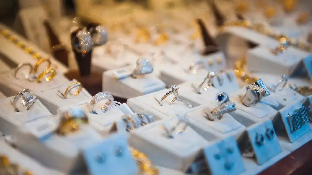 Шымкентте 80 миллион теңге алаяқтық жасаған әйел қолға түсті