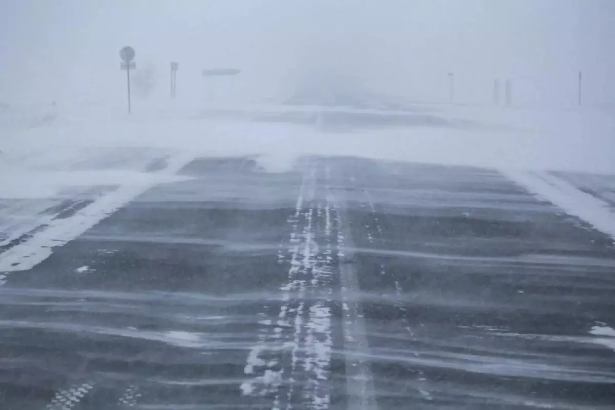 Хаос на дороге: около 1000 автомобилей застряли на трассе Караганда – Астана