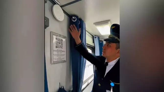 Казахстан введет спутниковый интернет в поездах и самолетах.