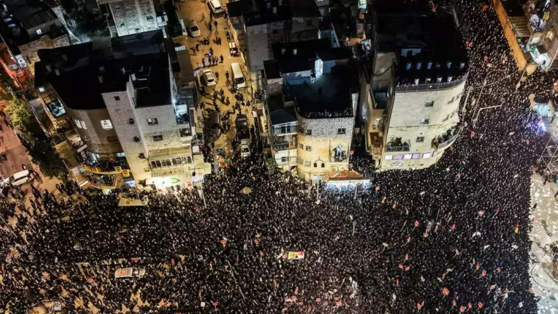Иерусалимде автобус әскерге шақыруға қарсы наразылық білдірушілерді қағып кетті
