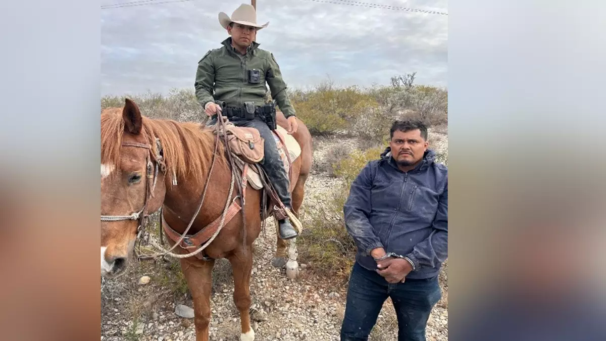 Конные офицеры задержали на границе ранее депортированного растлителя детей.