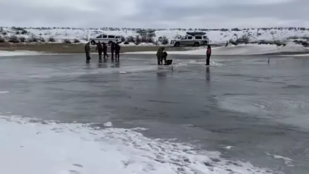 Атырау облысында із-түссіз жоғалған отбасы: екінші қызы бейнекамераға түсіп қалған