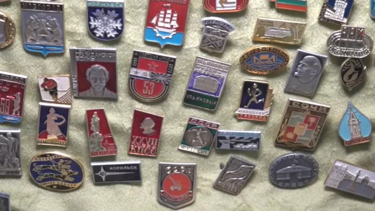 Фотограф из ЗКО собирает значки уже более 40 лет