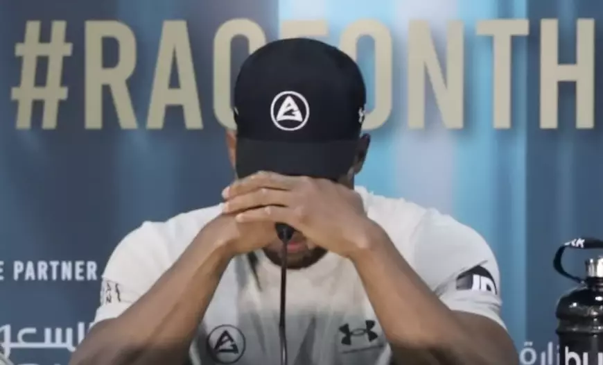 Танымал боксшы жақын достарының қазасынан кейін бокстан кетті