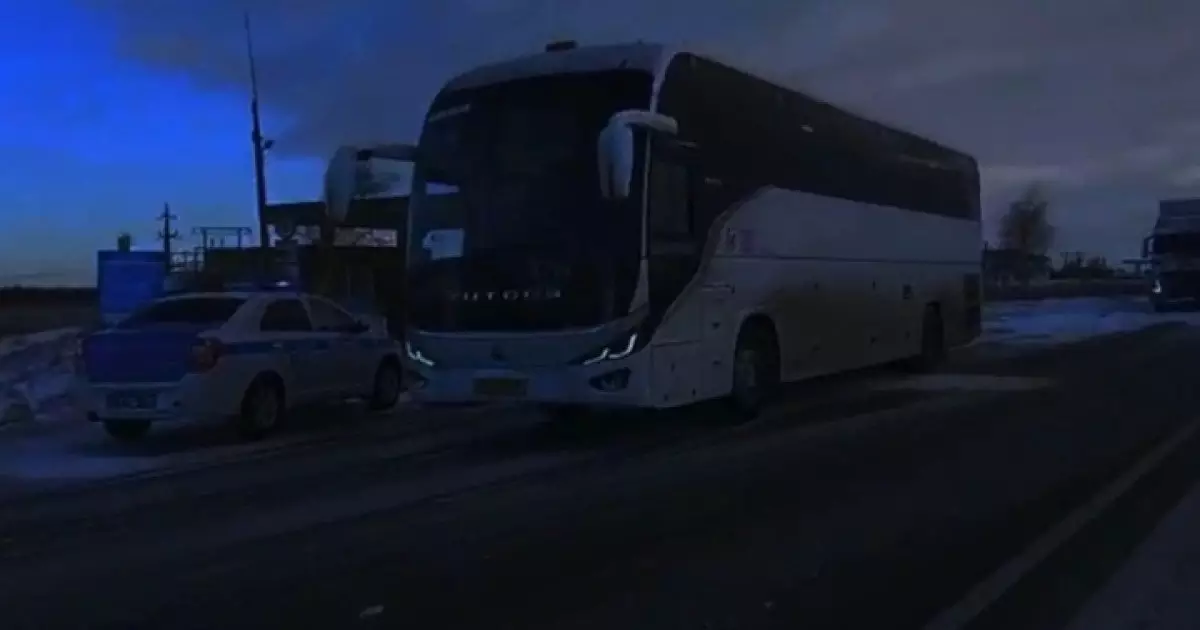  50-ге тарта жолаушысы бар автобус жолда қалды 