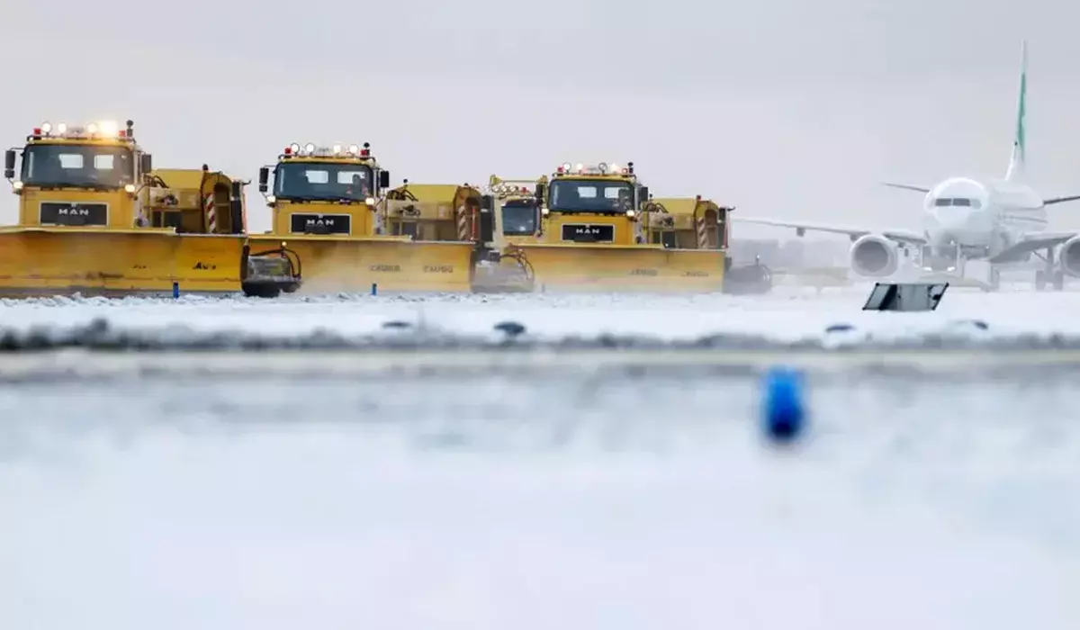 Аномальные снегопады парализовали Европу: есть погибшие