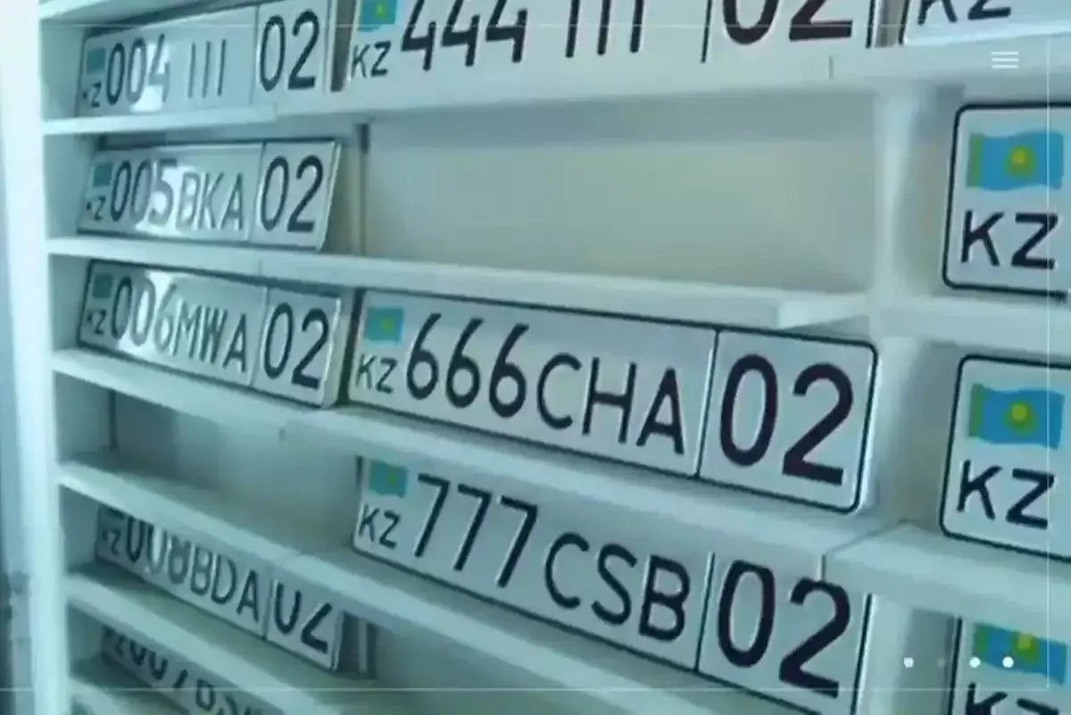 В погоне за «красивым» номером: казахстанцы массово подают заявления в ЦОНы