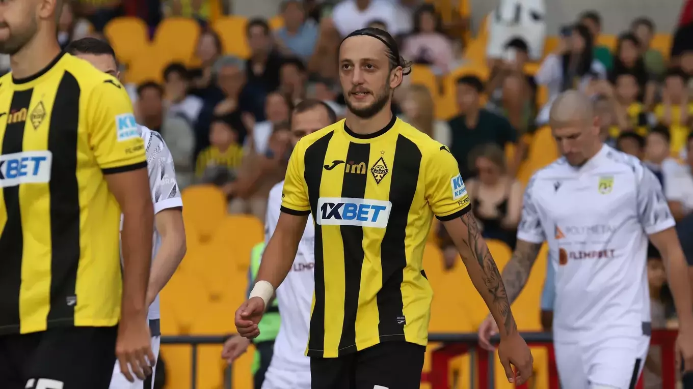 “Қайрат” футбол клубы тағы бір ойыншымен қош айтысты