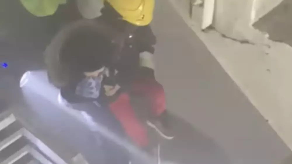 Семерых детей спасли из задымленной многоэтажки в Талдыкоргане: видео