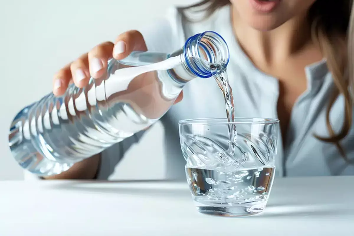 Сколько воды на самом деле нужно пить: ученые назвали реальные цифры - новости на Lada.kz 07.01.2026