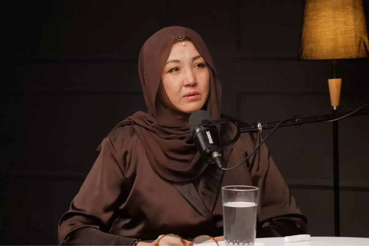 "Ер азаматтың жүрегінің жыртық жерін жамағысы келеді": Әнші Индира Расылхан екінші әйелдерді кінәламауға шақырды