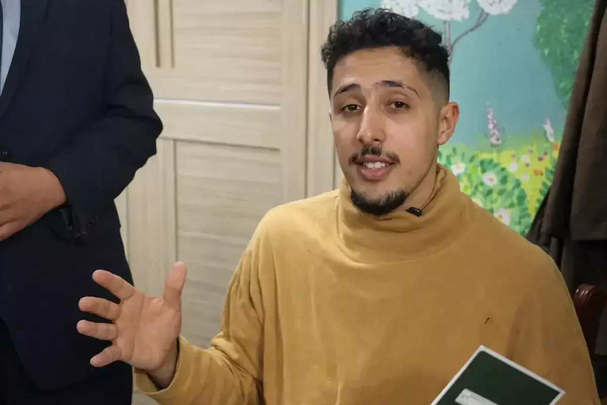 Без денег и билета: турист из Марокко не может покинуть Казахстан (ВИДЕО)